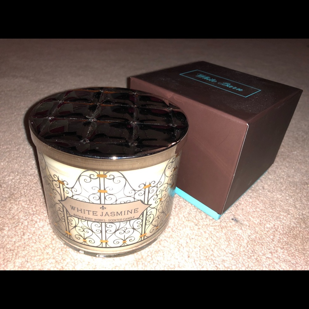 White barn candle